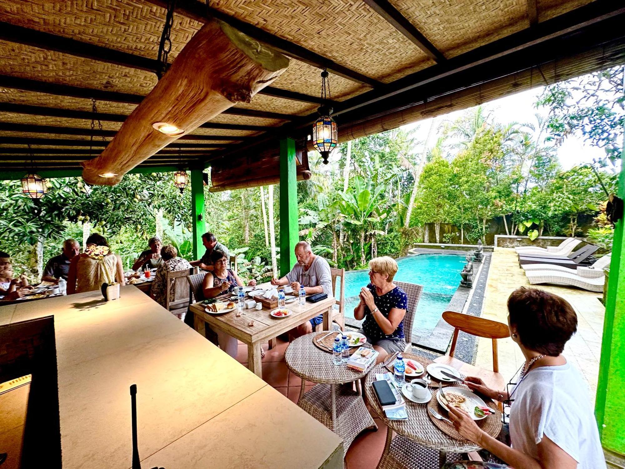 Dupa Ubud Luaran gambar