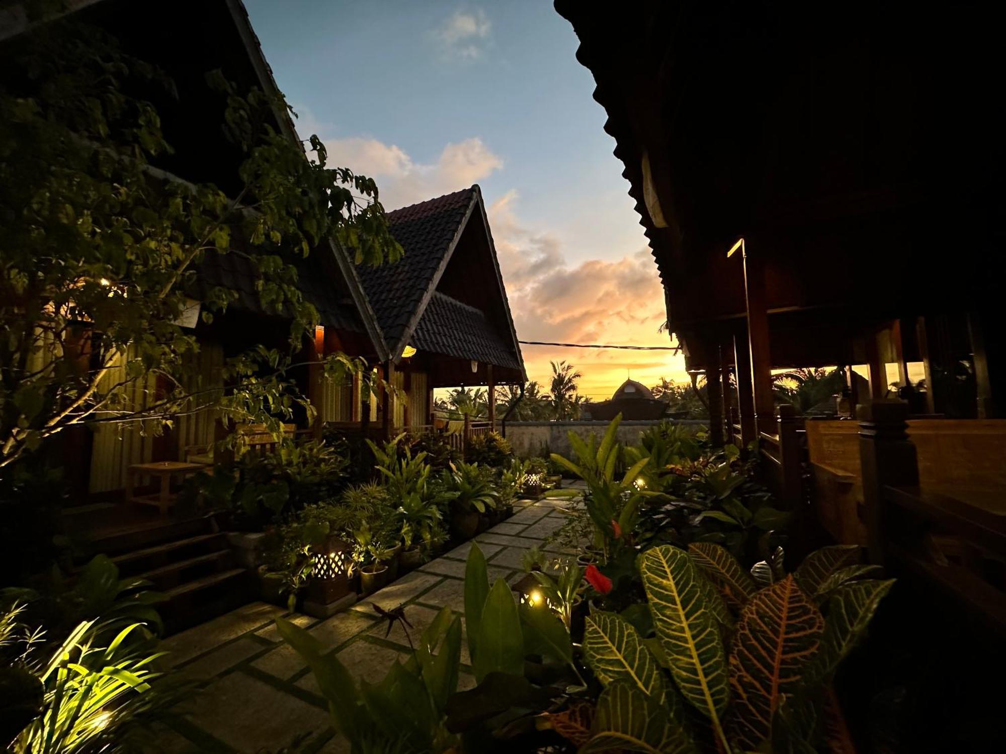 Dupa Ubud Luaran gambar