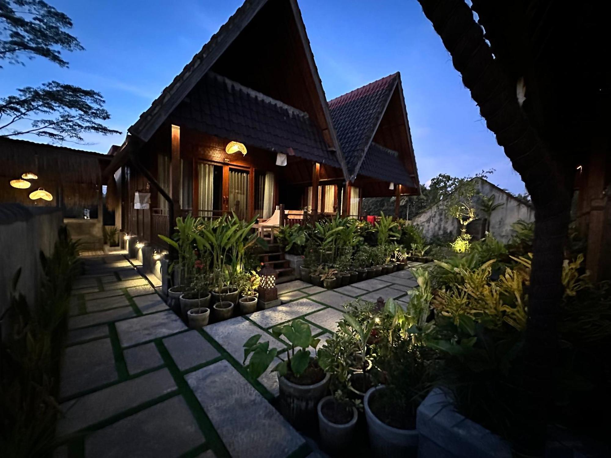 Dupa Ubud Luaran gambar