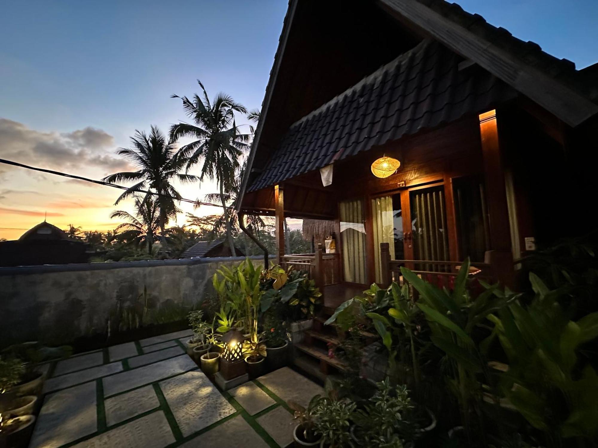 Dupa Ubud Luaran gambar
