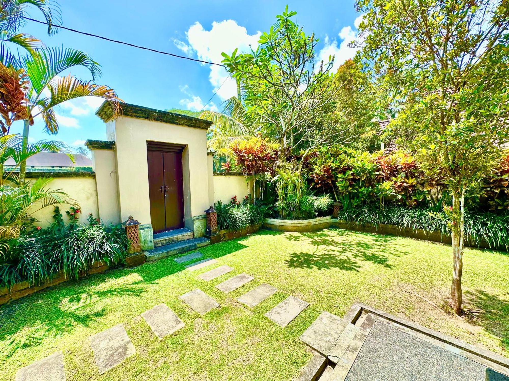Dupa Ubud Luaran gambar