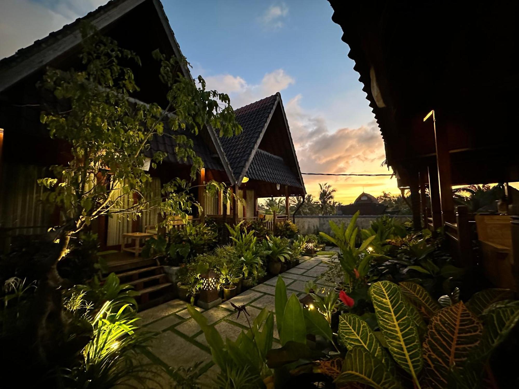 Dupa Ubud Luaran gambar